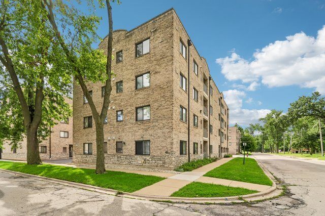 Property Photo:  7335 Oakwood Avenue 2F  IL 60534 