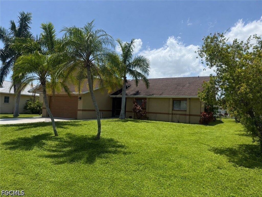Property Photo:  3506 Country Club Boulevard  FL 33904 