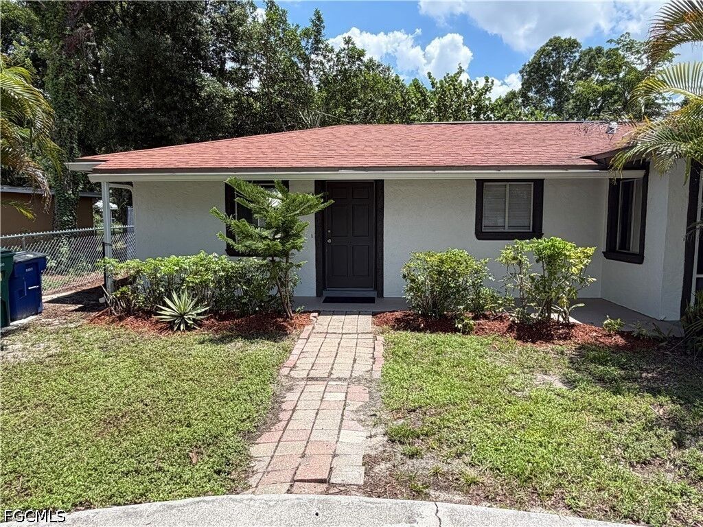 Property Photo: 5829 Casablanca Court FL 33919