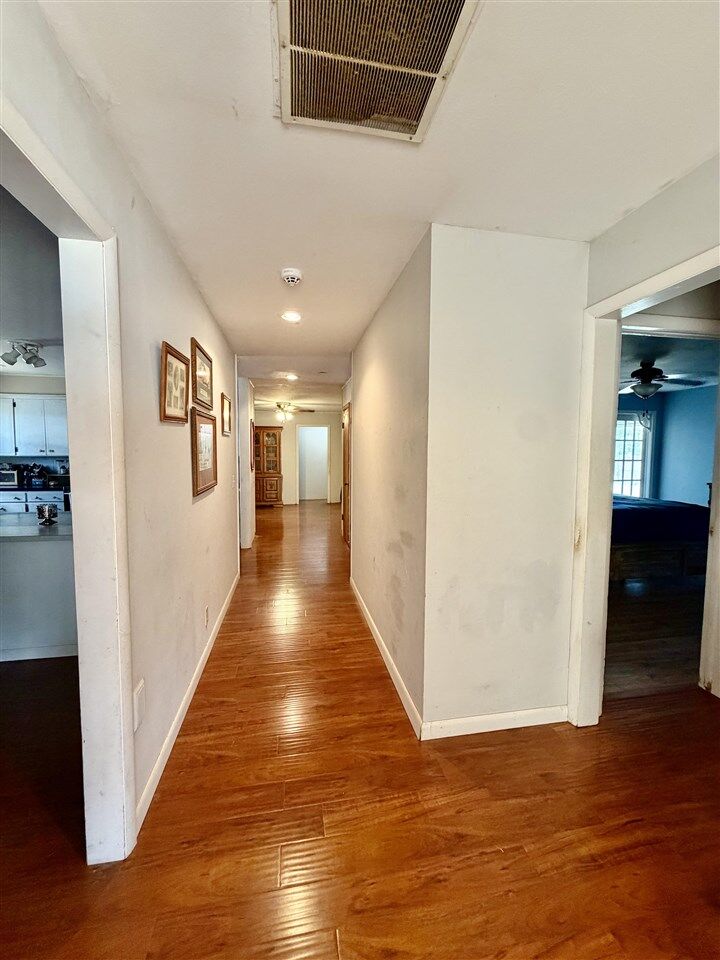 Property Photo:  208 N Barrick Way  OK 74653 