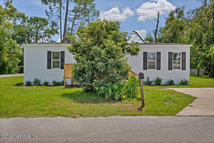 Property Photo: 411 E Lake Street FL 32177