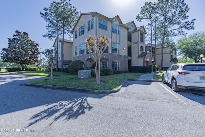 Property Photo:  7800 Point Meadows Drive 1232  FL 32256 