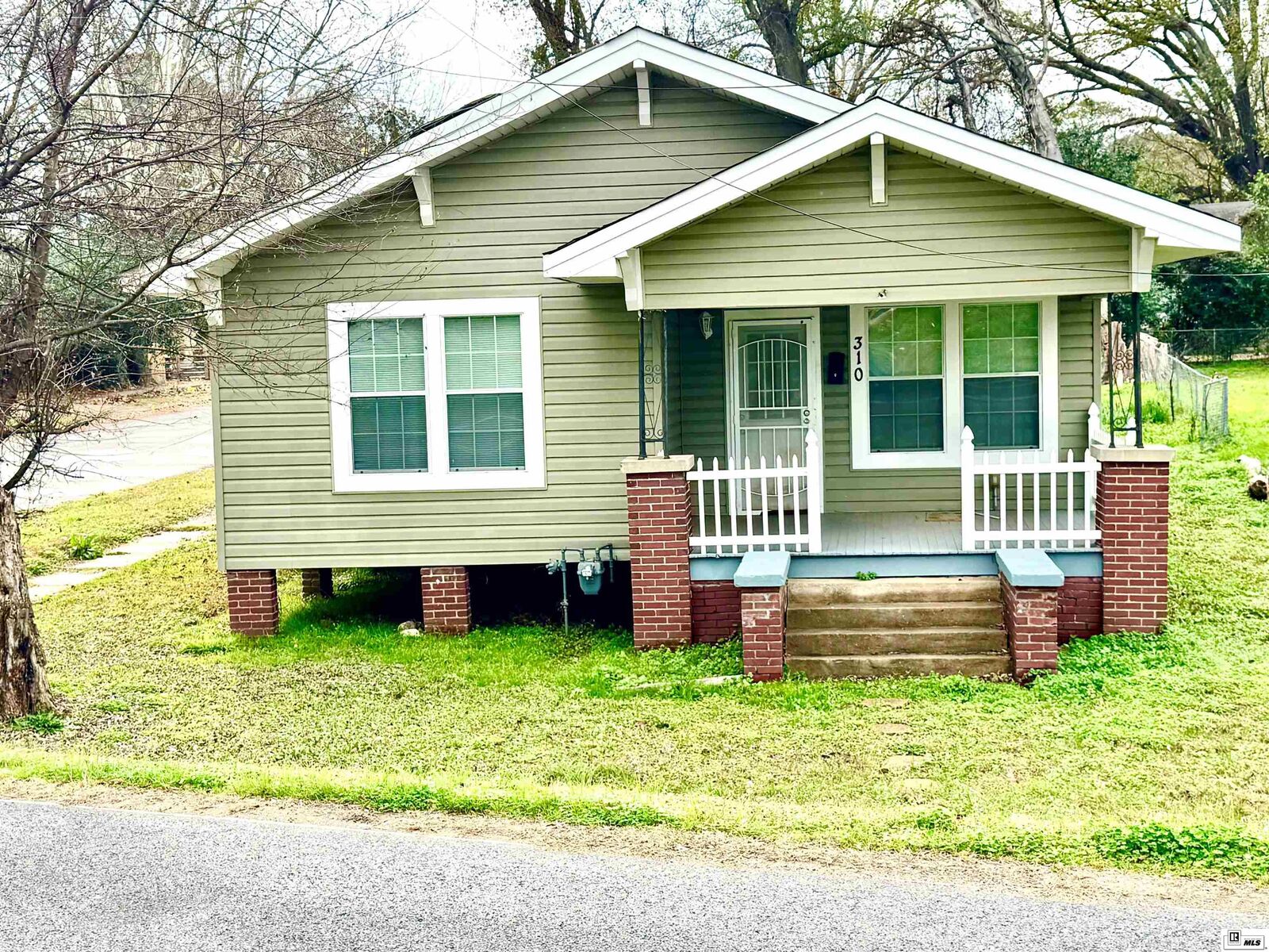 Property Photo:  310 S Riverfront Street  LA 71291 