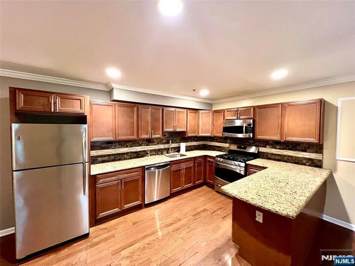 Property Photo:  10 Terrace Avenue 9  NJ 07604 