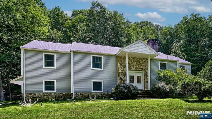 Property Photo:  460 Laurel Lane  NJ 07405 