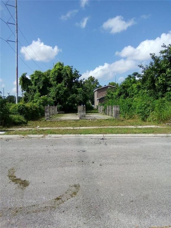 Property Photo:  2926 Laussat Place  LA 70117 