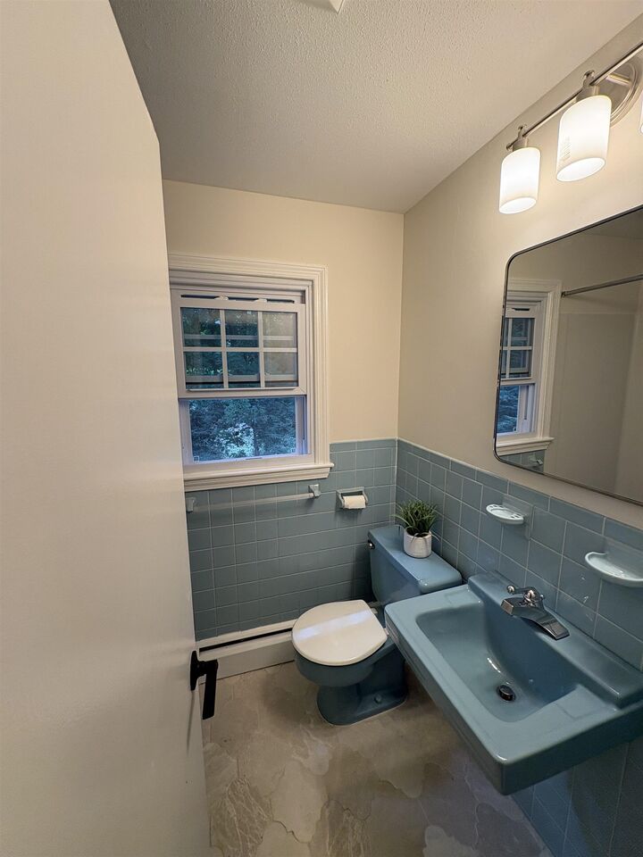 Property Photo: 29 Dunbarton Drive NH 03063