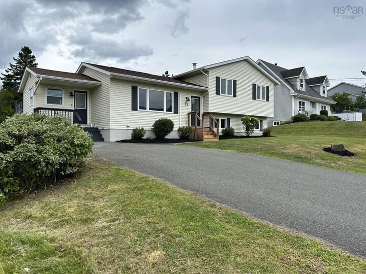 11 Heritage Drive — photo 1
