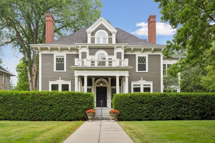 Property Photo:  1373 Summit Avenue  MN 55105 