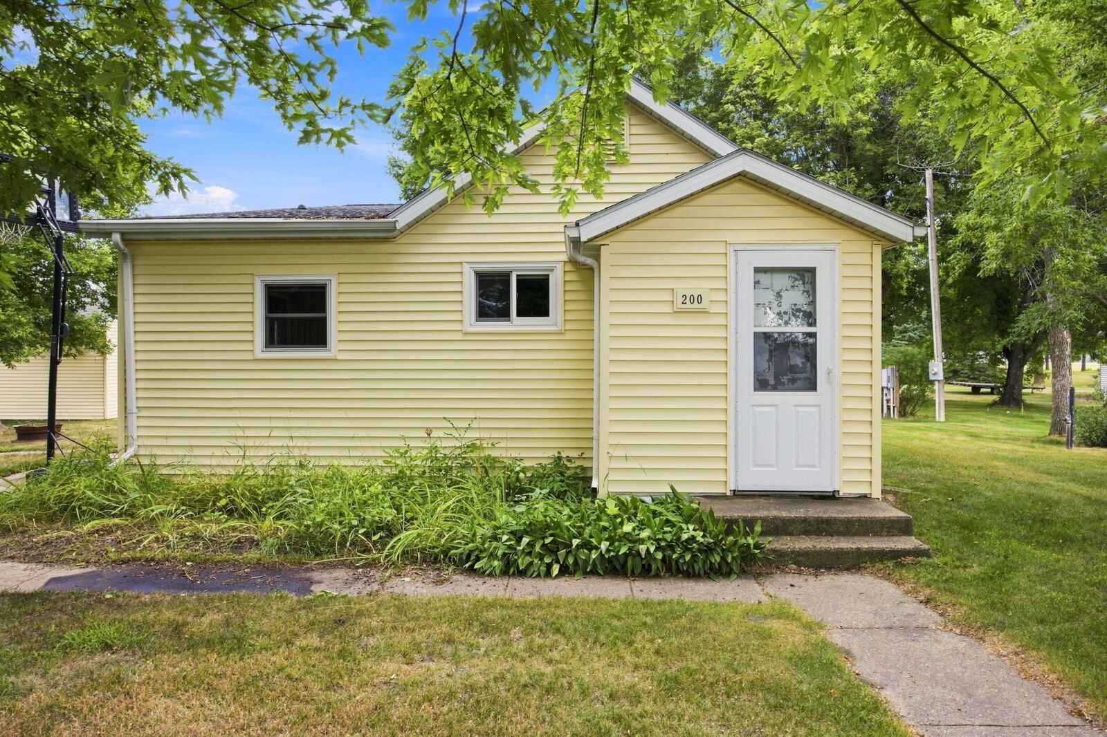 Property Photo: 200 Grant Street N ND 58018