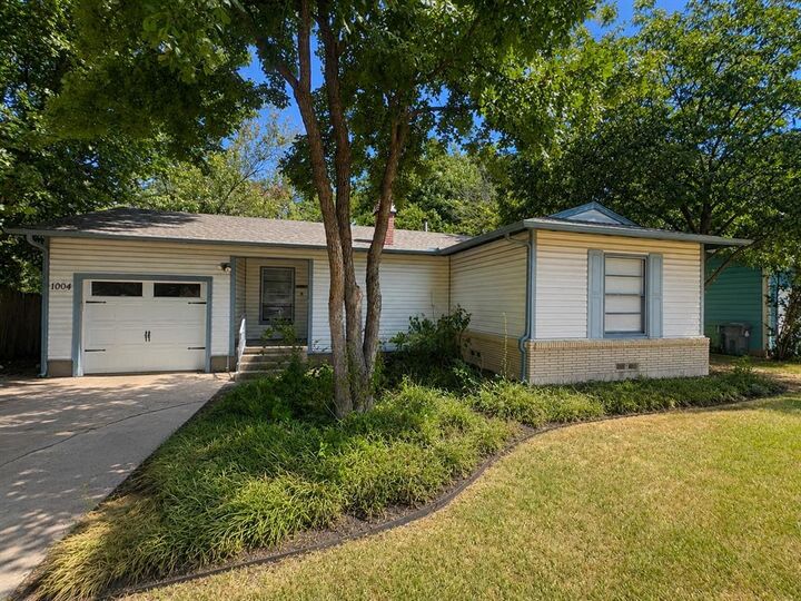 Property Photo:  1004 Cordell Street  TX 76201 