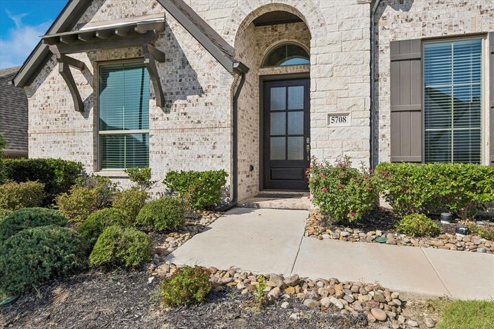 Property Photo:  5708 Lake Jackson Drive  TX 76126 