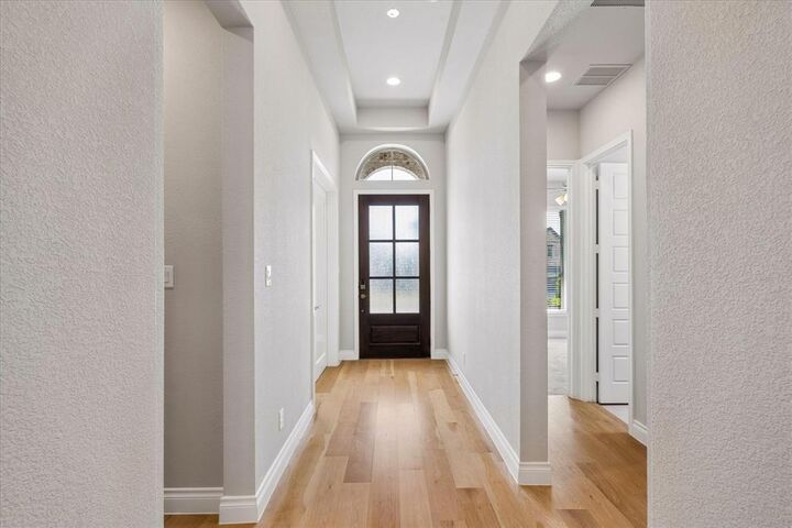 Property Photo:  5708 Lake Jackson Drive  TX 76126 