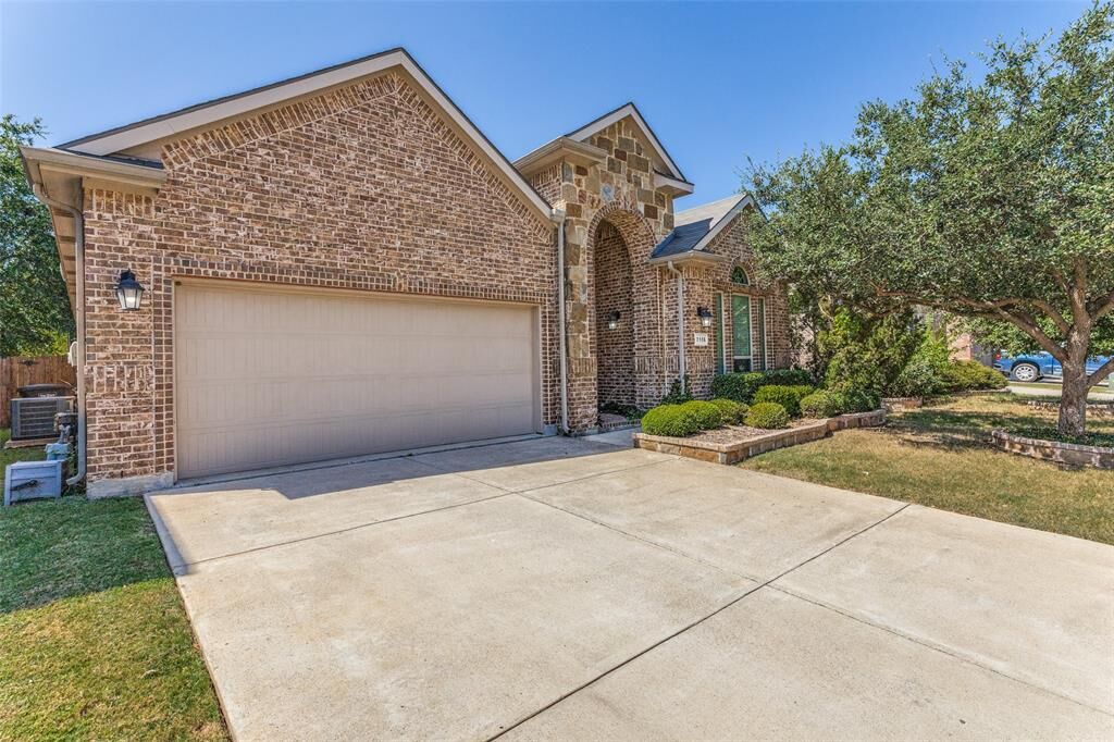 Property Photo: 3556 Glass Mountain Trail TX 76244