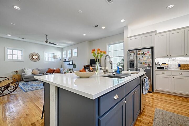 Property Photo: 5065 Gaston Avenue 102 TX 75214