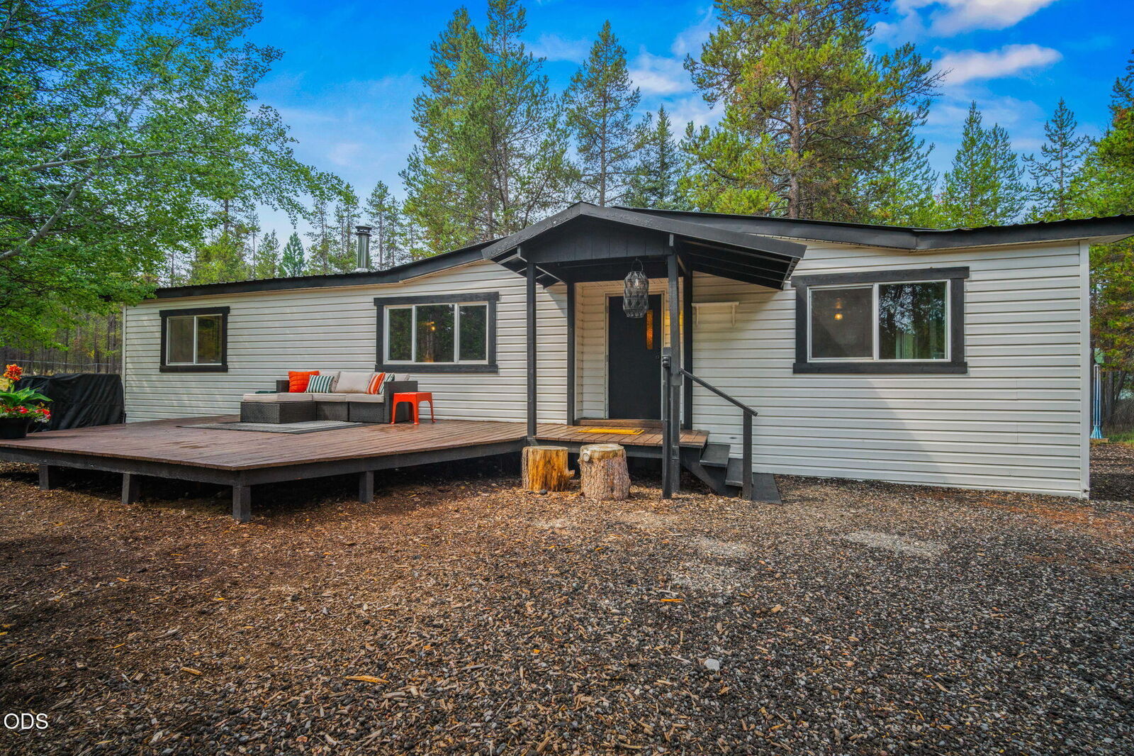 Property Photo: 54761 Pinewood Avenue OR 97707