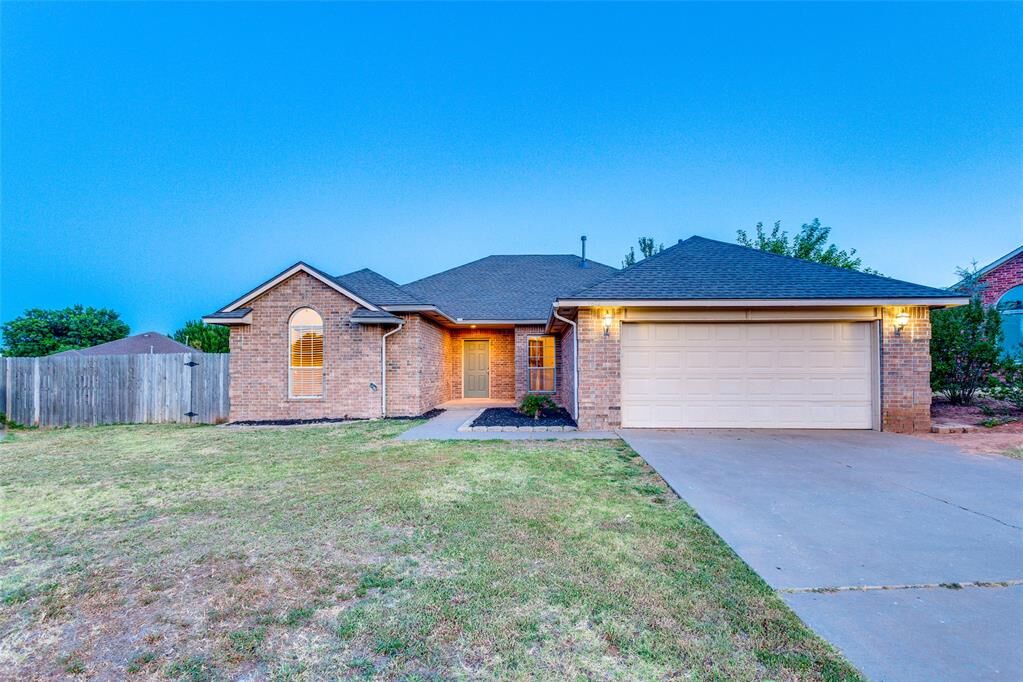 Property Photo: 4812 SE 52nd Street OK 73135