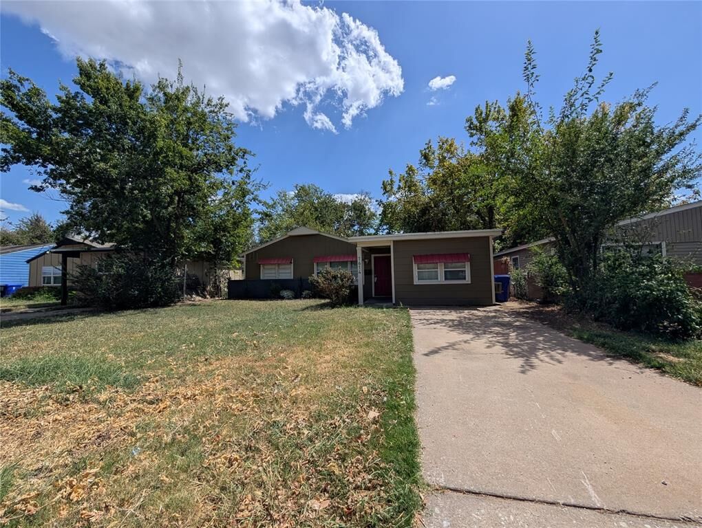 Property Photo: 1614 Iowa Street OK 73069