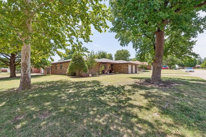 Property Photo:  1900 Barryton Road  OK 73120 