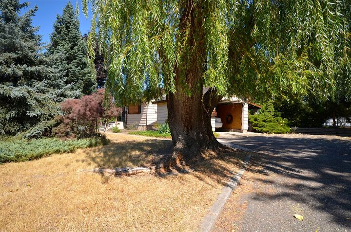Property Photo:  7609 Cunliffe Road  BC V1B 1T4 
