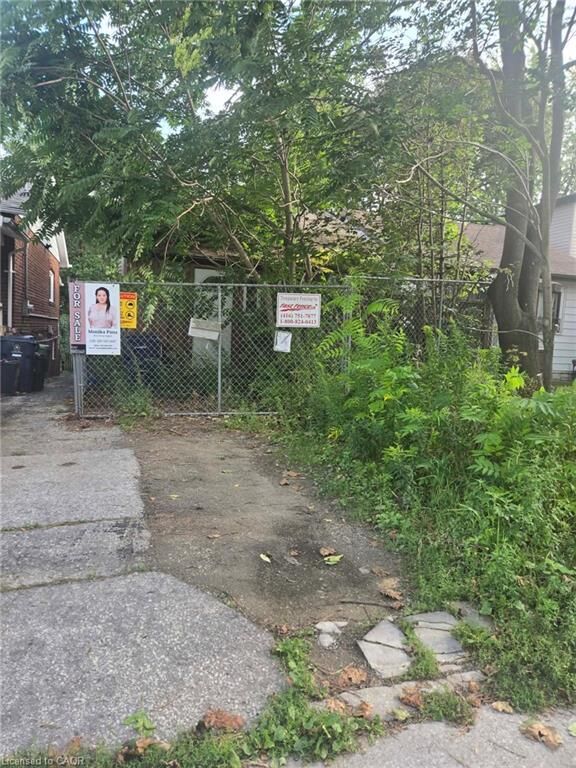 Property Photo: 25 Beachdale Avenue ON M1N 1V7