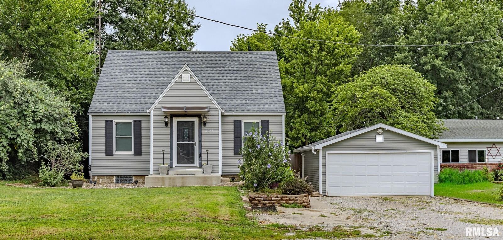 Property Photo: 11045 Buckhart Road IL 62545