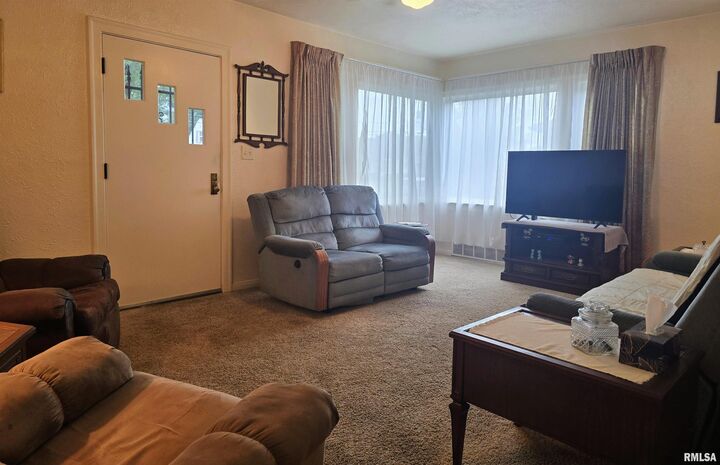 Property Photo:  1710 Crescent Drive  IL 61554 