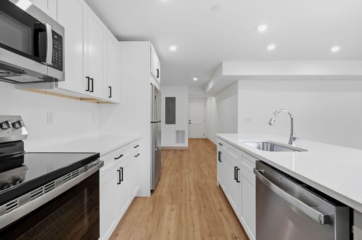 Property Photo:  26 Union St 202  MA 01760 