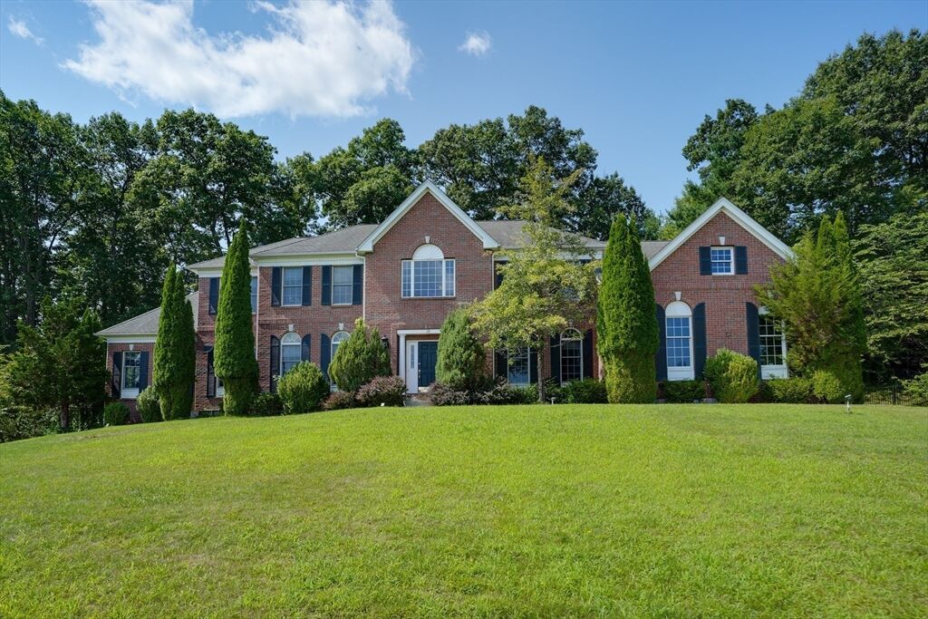 Property Photo: 18 Valley View Dr MA 01536