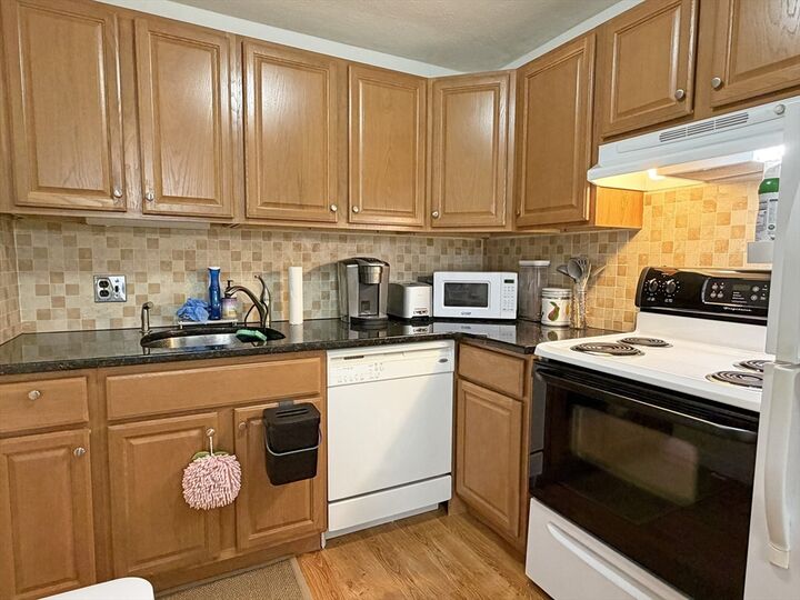 Property Photo:  1077 Chestnut St 8  MA 02464 