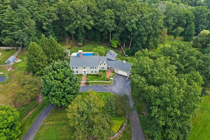 Property Photo:  43 Pheasant Run  NH 03110 