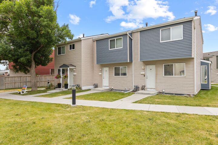 Property Photo:  5425 Pensacola Crescent SE 69  AB T2A 2G4 