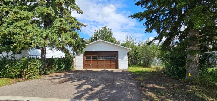 Property Photo: 29 Northstar Drive AB T4L 1S1