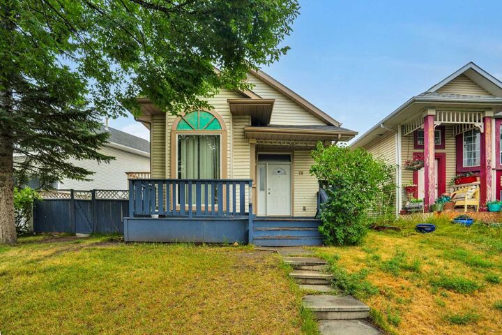 28 Martinridge Road NE — photo 1