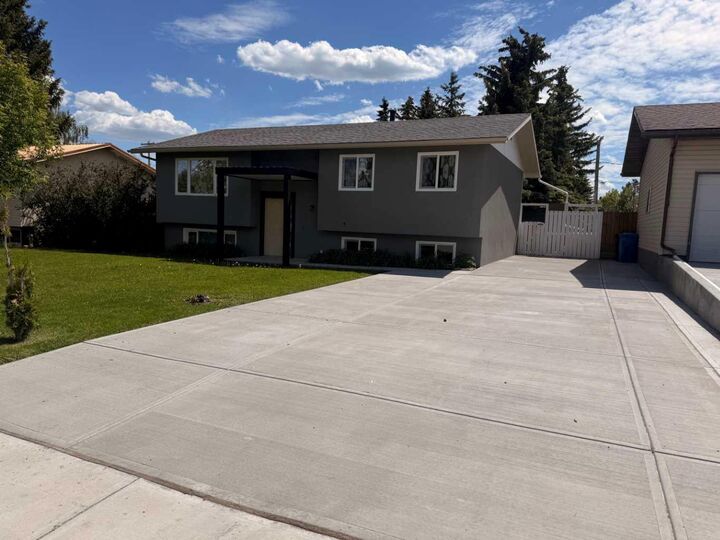 Property Photo:  2305 17 Avenue  AB T0M 0W0 
