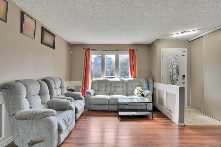 Property Photo:  95 Castlegreen Close NE  AB T3J 1Y6 