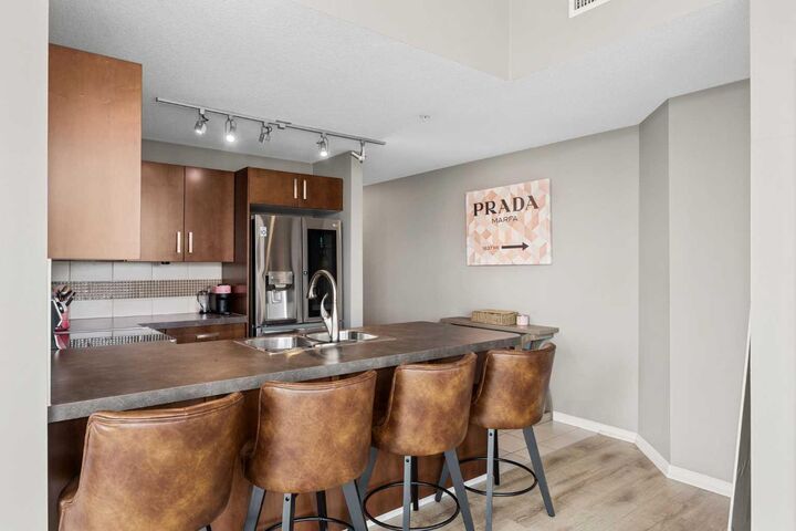 Property Photo: 210 15 Avenue SE 206 AB T2G 0B5