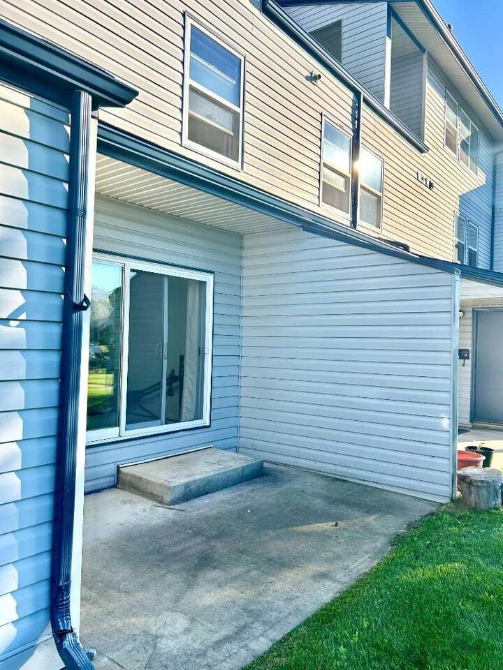 Property Photo: 7201 Poplar Drive 3110 AB T8V 6C5