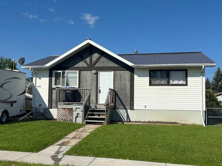 Property Photo:  4806 47 Street  AB T0E 1N0 