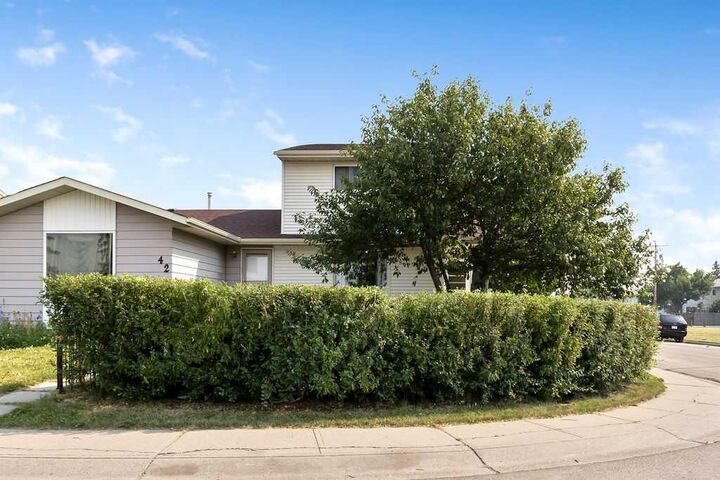 44 Falwood Crescent NE — photo 1