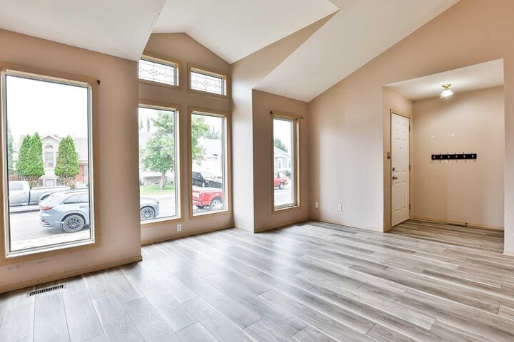 Property Photo: 322 Assiniboia Place W AB T1K 6W2
