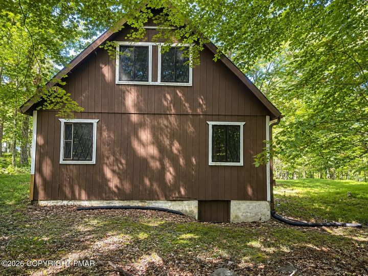 Property Photo:  2111 Spring Drive  PA 18324 