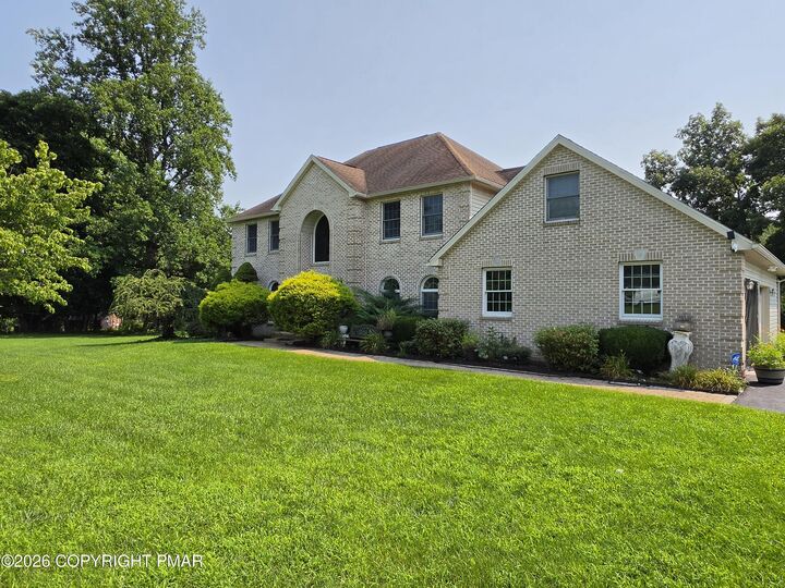 Property Photo: 602 Little Mayfair Court PA 18360