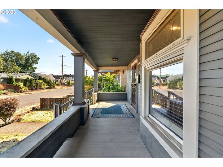 Property Photo: 8028 SE Taylor St OR 97215