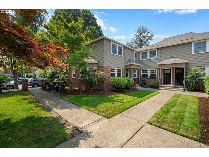 Property Photo: 2555 NW Savier St 18 OR 97210