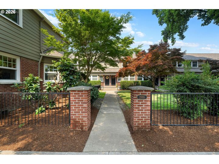 Property Photo:  2555 NW Savier St 18  OR 97210 