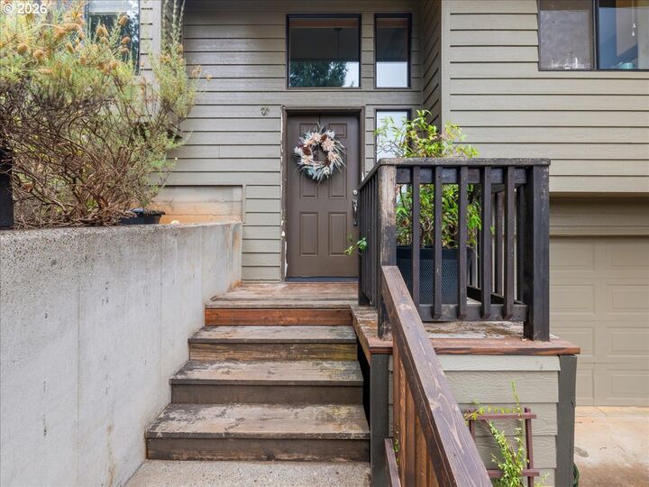 Property Photo: 245 Silver Loop OR 97381