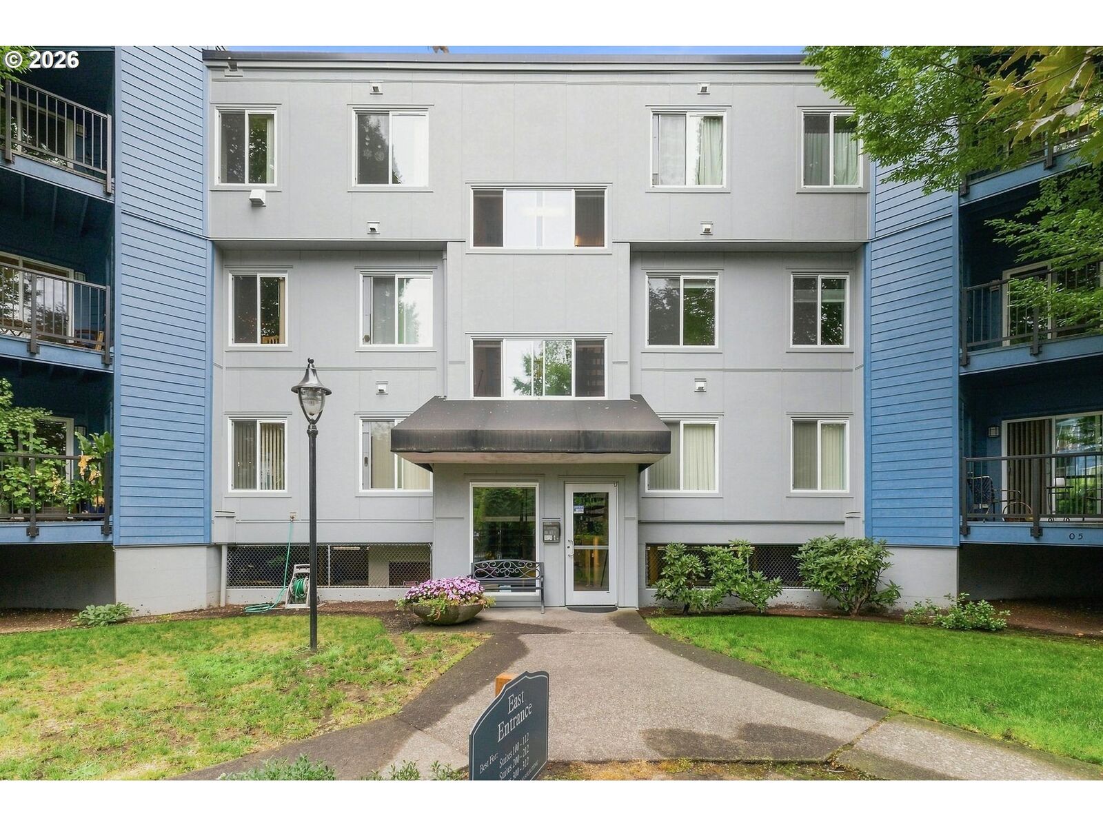 Property Photo:  8720 SW Tualatin Rd 210  OR 97062 
