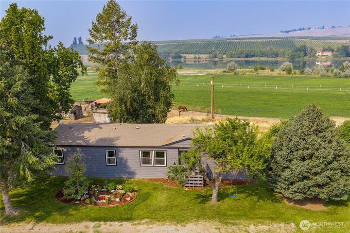 Property Photo: 26575 Hwy 97 WA 98812