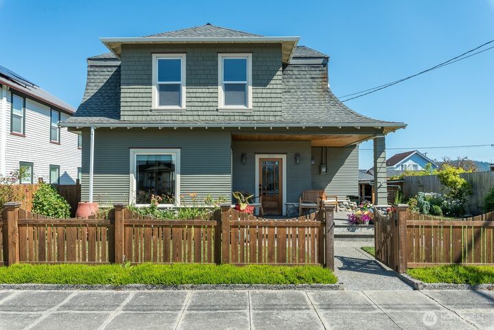 Property Photo: 1118 4th Street WA 98221